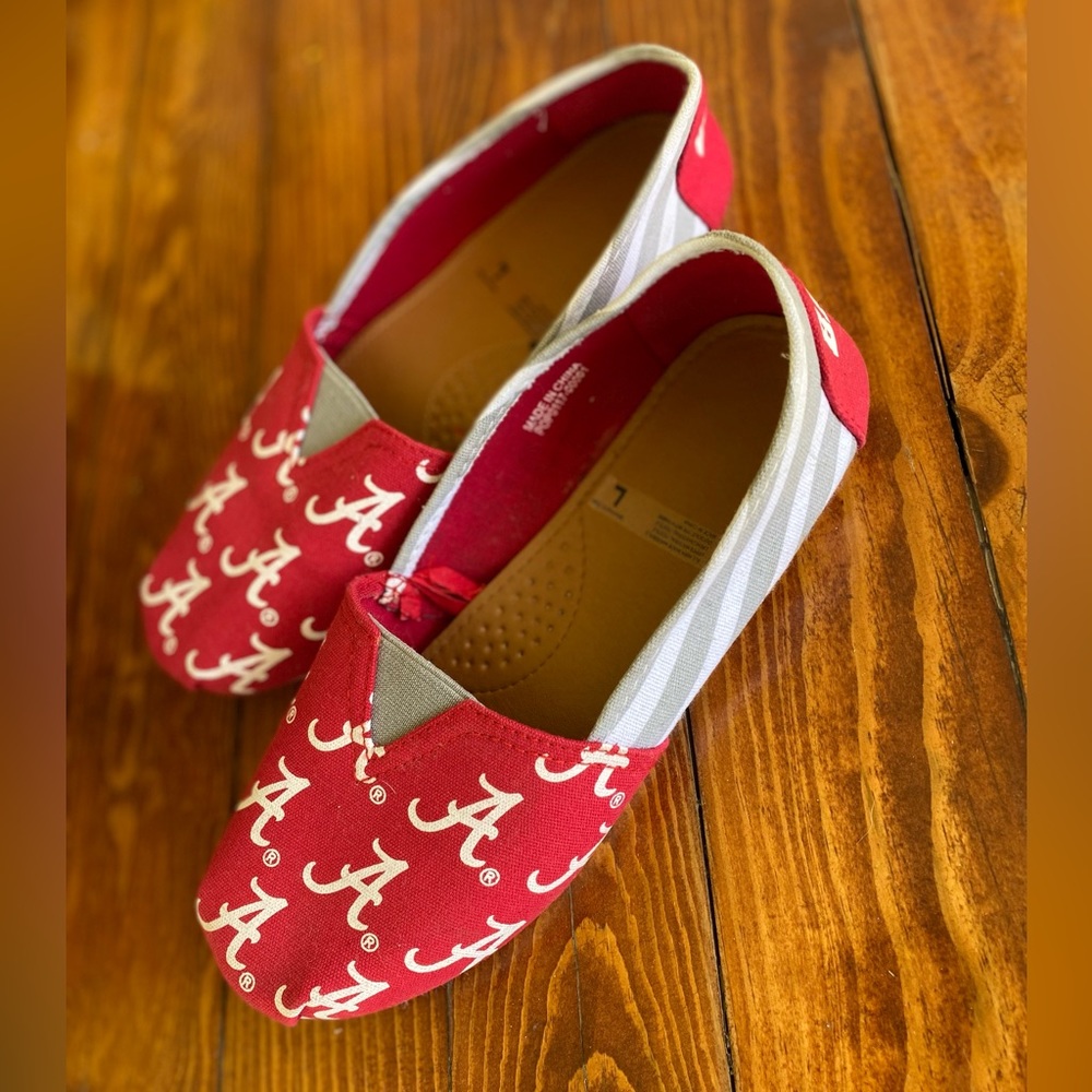 Women’s Alabama Crimson Tide Flats: Size “L” or 9